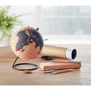 Reklamni globus od pluta sa postoljem i pribadačama, za tisak loga | Poslovni pokloni